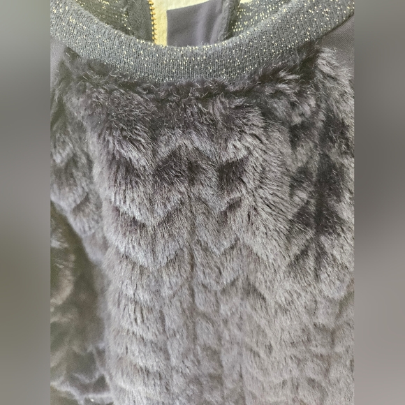 Lily Gaufrette faux fur sweater in size 5 - Picture 6 of 6